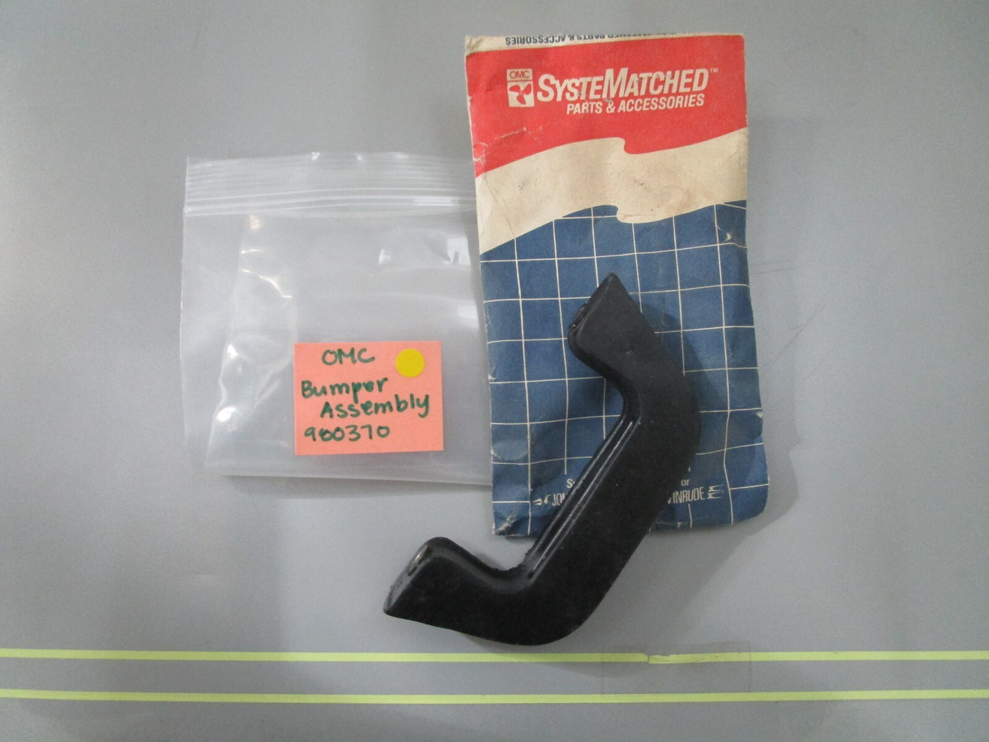 *NEW OEM* 0810 OMC Johnson Evinrude Bumper Assembly 980370 0980370