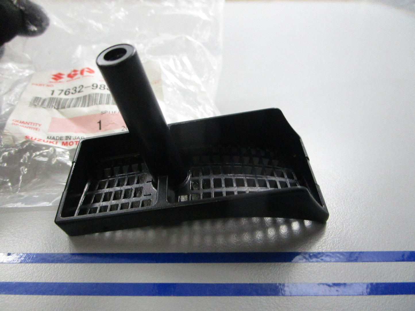 *NEW OEM* 0810 Suzuki STBD Water Filter 17632-98J00