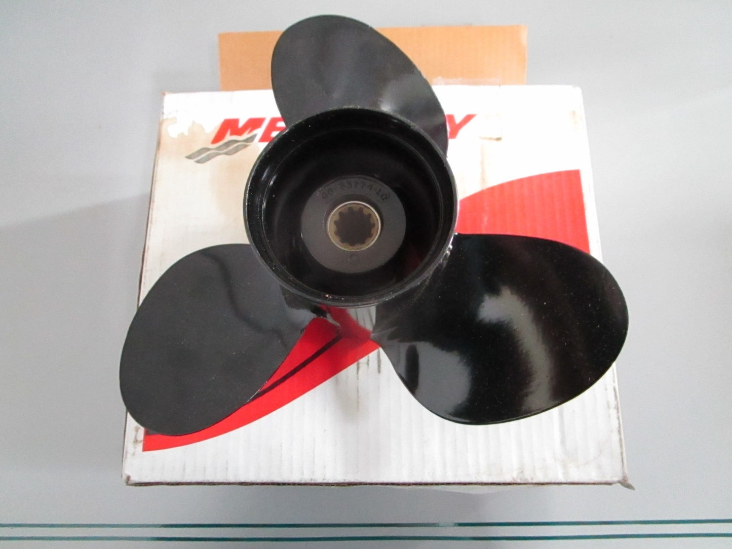 NEW OEM 48-33774A1 Mercury Black Max 10⅞ × 10 Propeller 0820