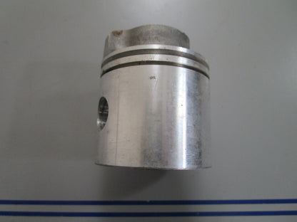 *NEW OEM* 0820 OMC Johnson Evinrude Piston 385339 0385339 317562