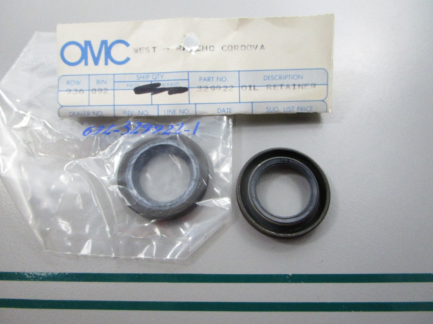 NEW OEM (LOT OF 2) 329922 0329922 OMC Johnson Evinrude Oil Seal 0810