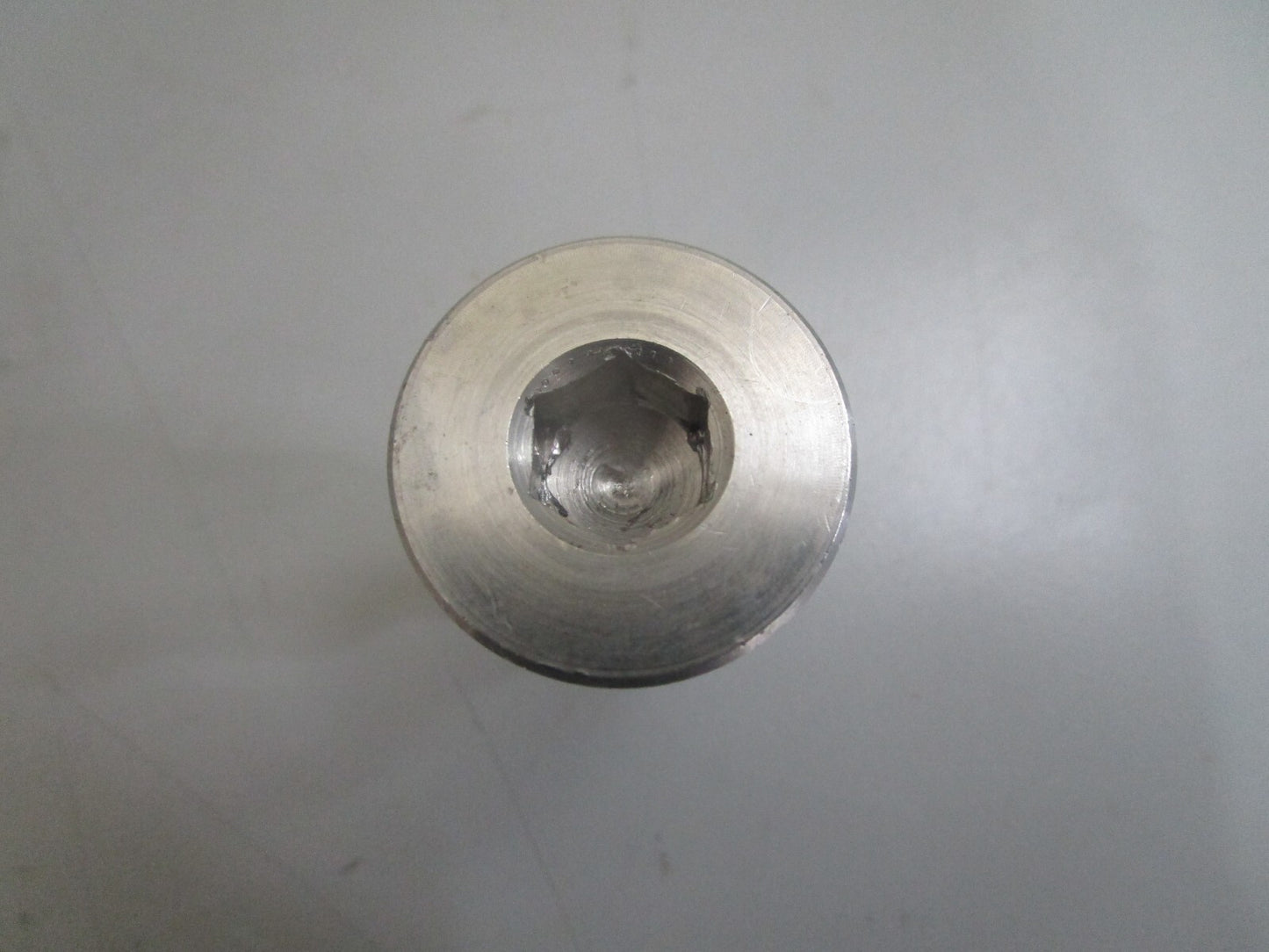 *NEW OEM* 0810 Volvo Penta Shoulder Screw 897456