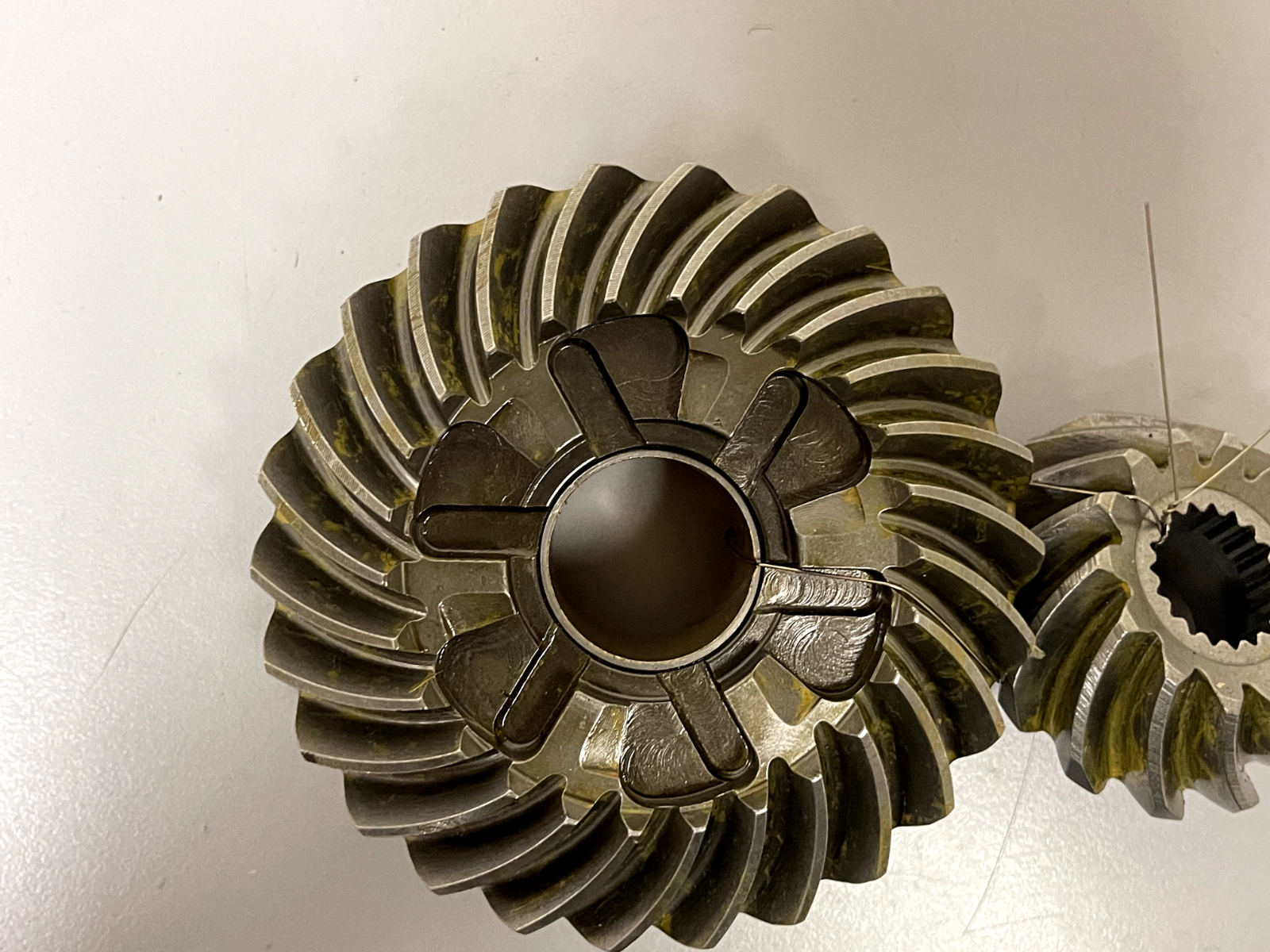 *NEW OEM* 0670 OMC Johnson Evinrude Pinion and Forward Gear 910993 983141