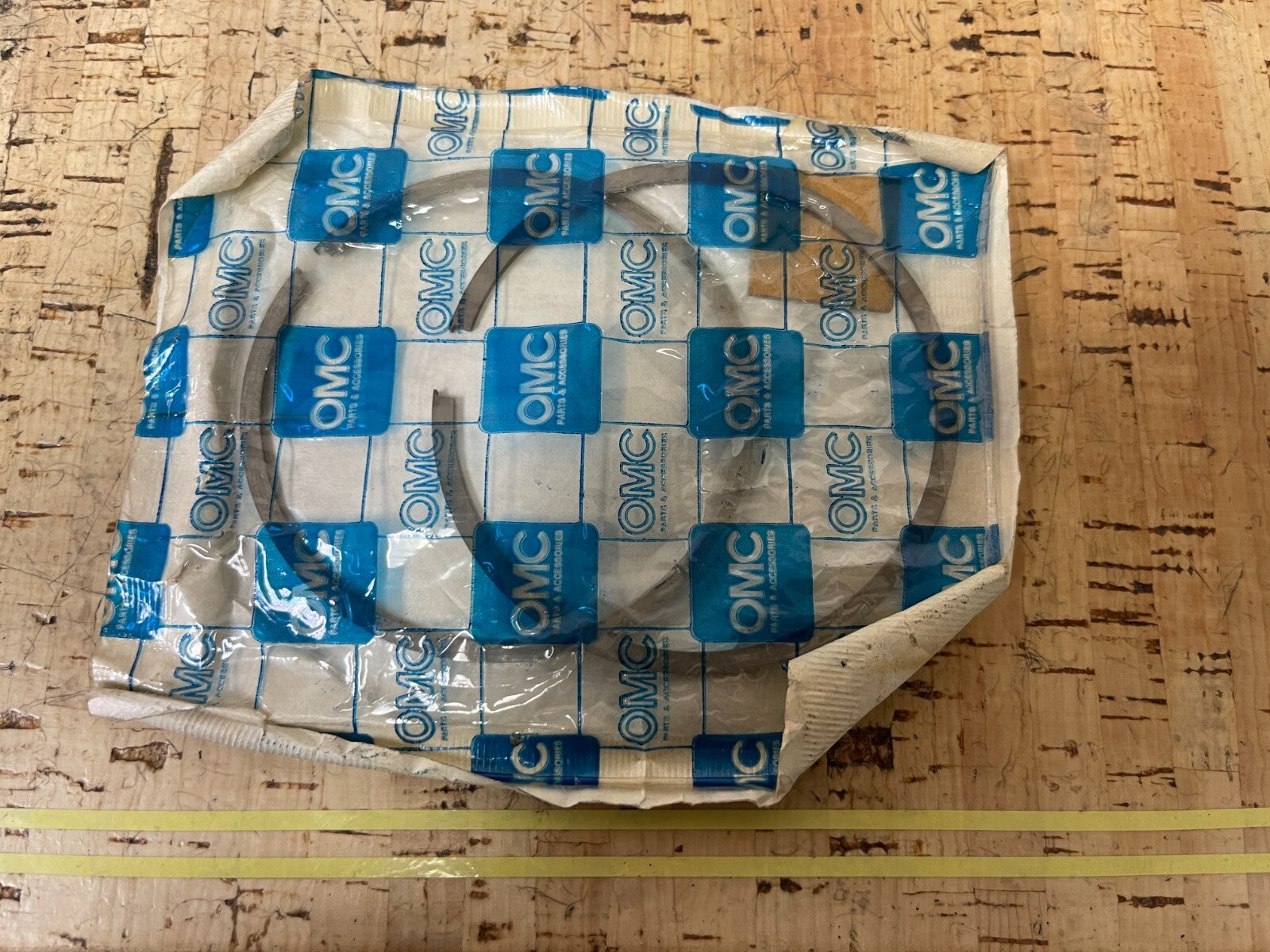 *NEW OEM* 0810 OMC Johnson Evinrude 2 Piston Ring Set 385666 0385666