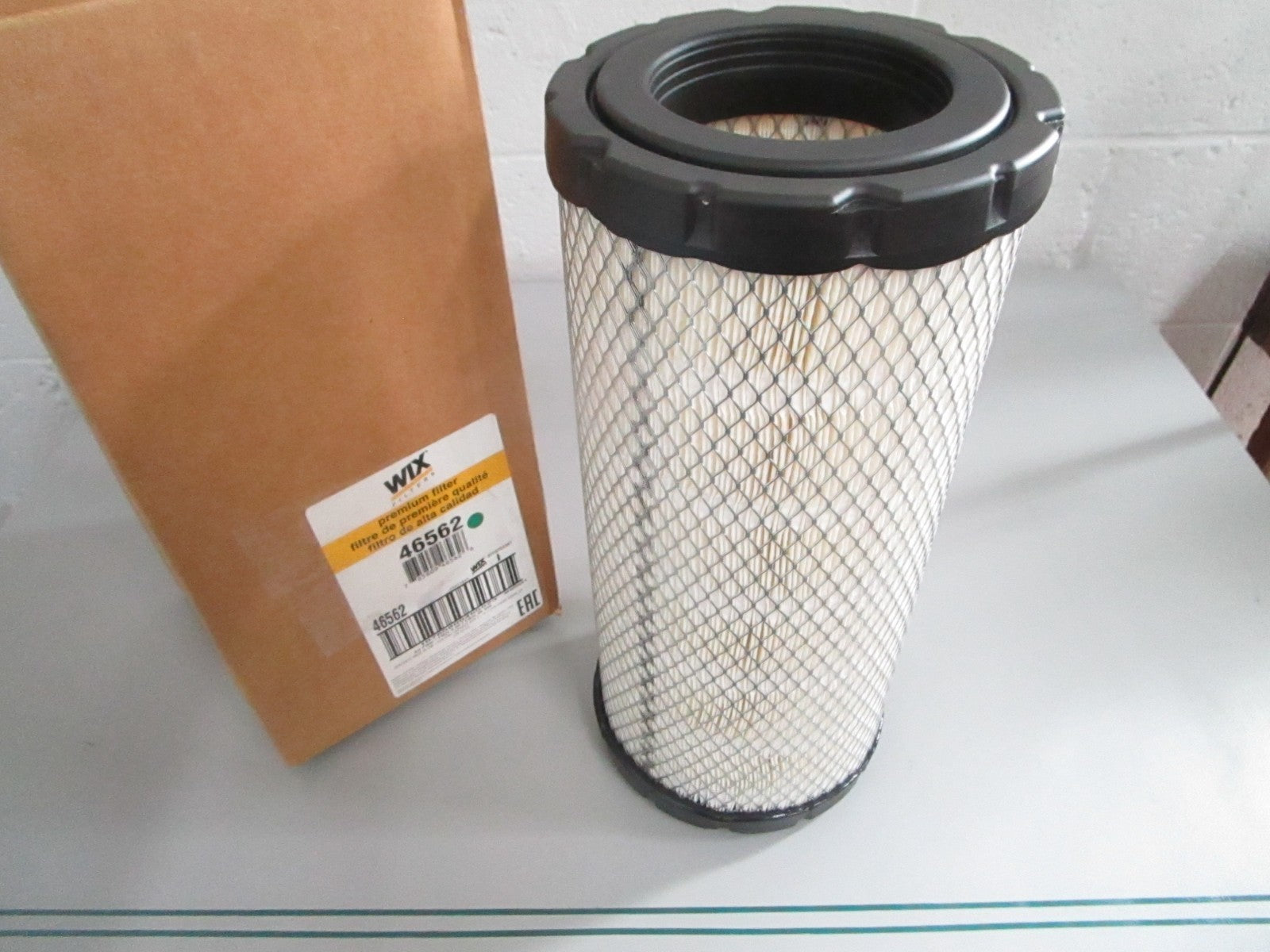 NEW OEM 46562 Wix Air Filter 0820