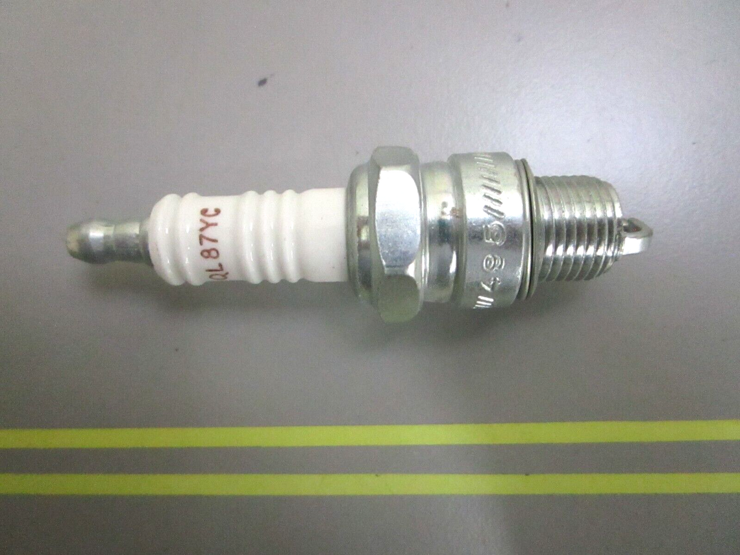 *NEW* 0750 Champion SPARK PLUG 934M