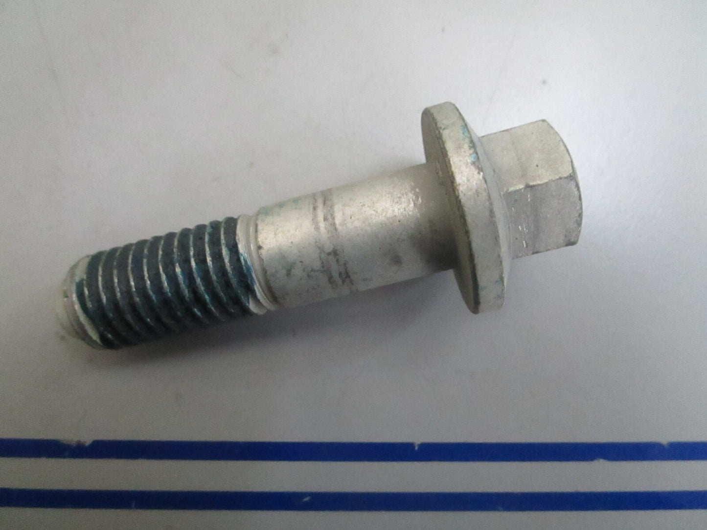 *NEW OEM* 0820 OMC Johnson Evinrude Upper Mount Screw 352662 0352662