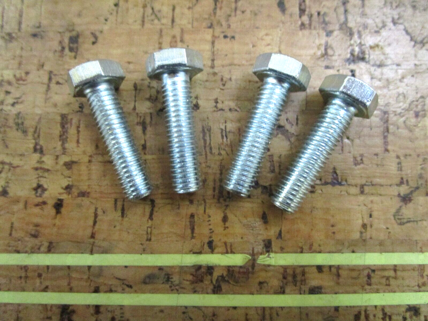 *NEW OEM* (LOT OF 4) 0750 Volvo Penta BOLT 940142-3