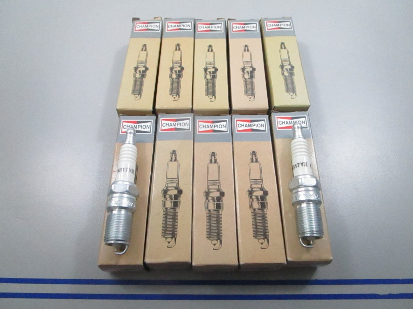 *NEW* (LOT OF 10) 0810 Champion Spark Plug RS17YX