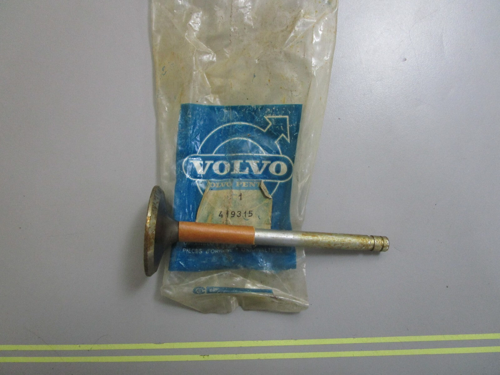 *NEW OEM* 0810 Volvo Penta Valve 419315
