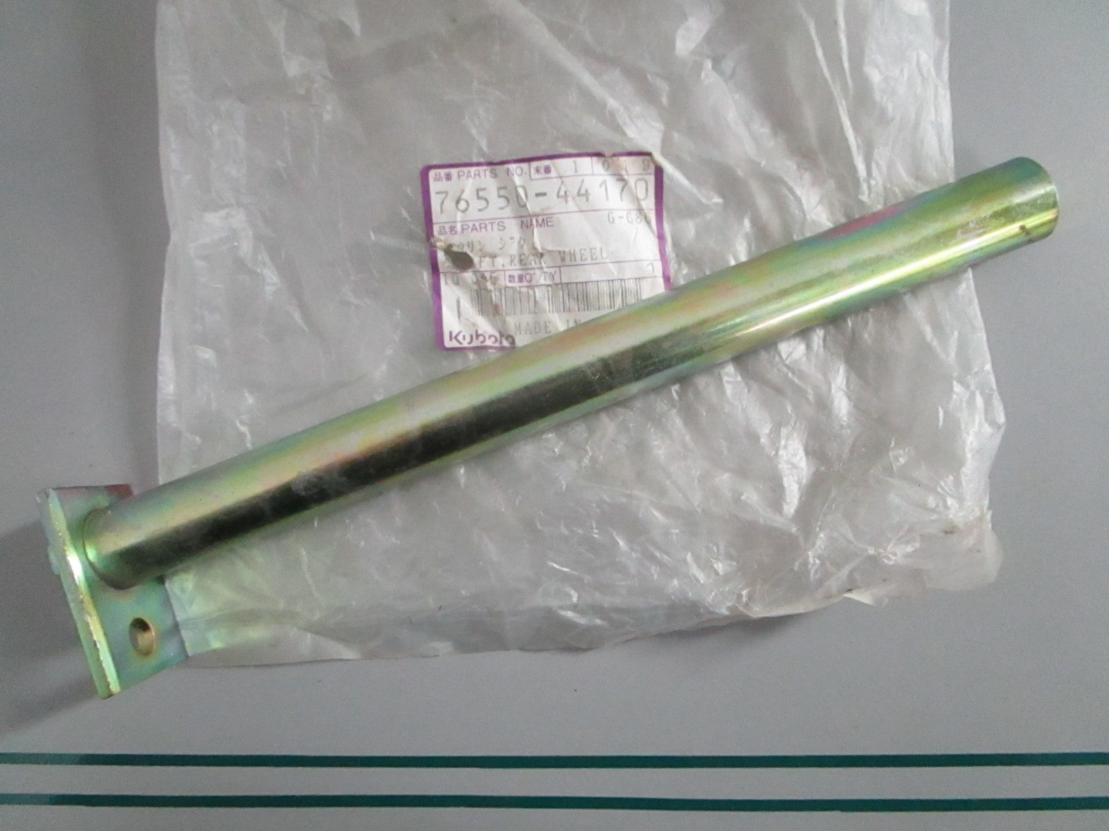 NEW OEM 76550-44170 Kubota Rear Wheel Shaft 0820