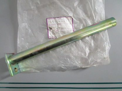NEW OEM 76550-44170 Kubota Rear Wheel Shaft 0820