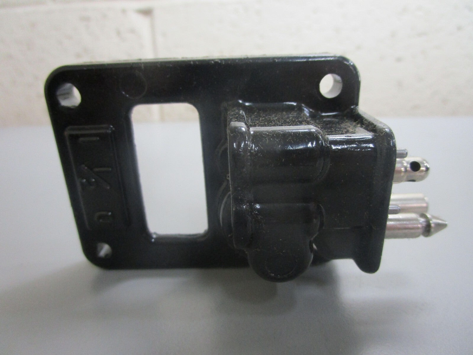 *NEW OEM* 0820 OMC Johnson Evinrude Fuel Housing & Pickup 398409 0398409