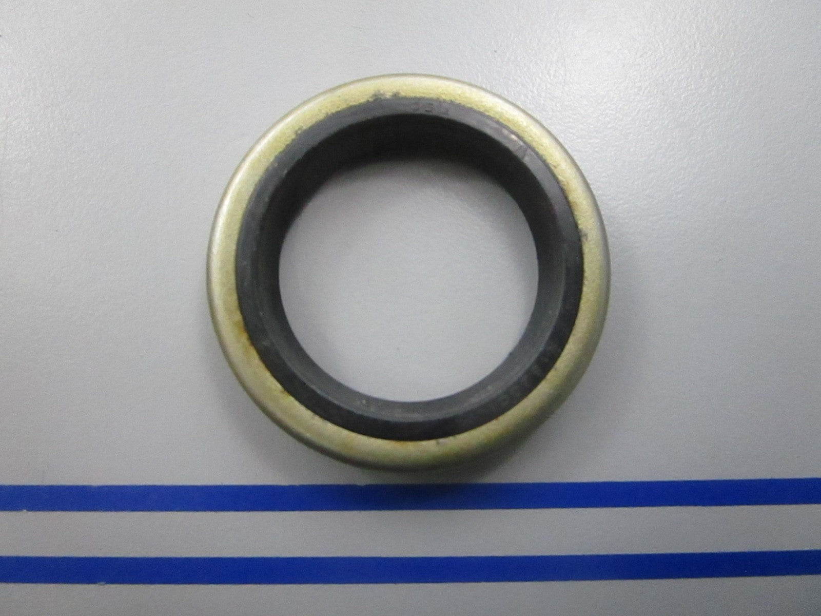 NEW OEM 330137 0330137 OMC Johnson Evinrude Prop Shaft Seal 0810