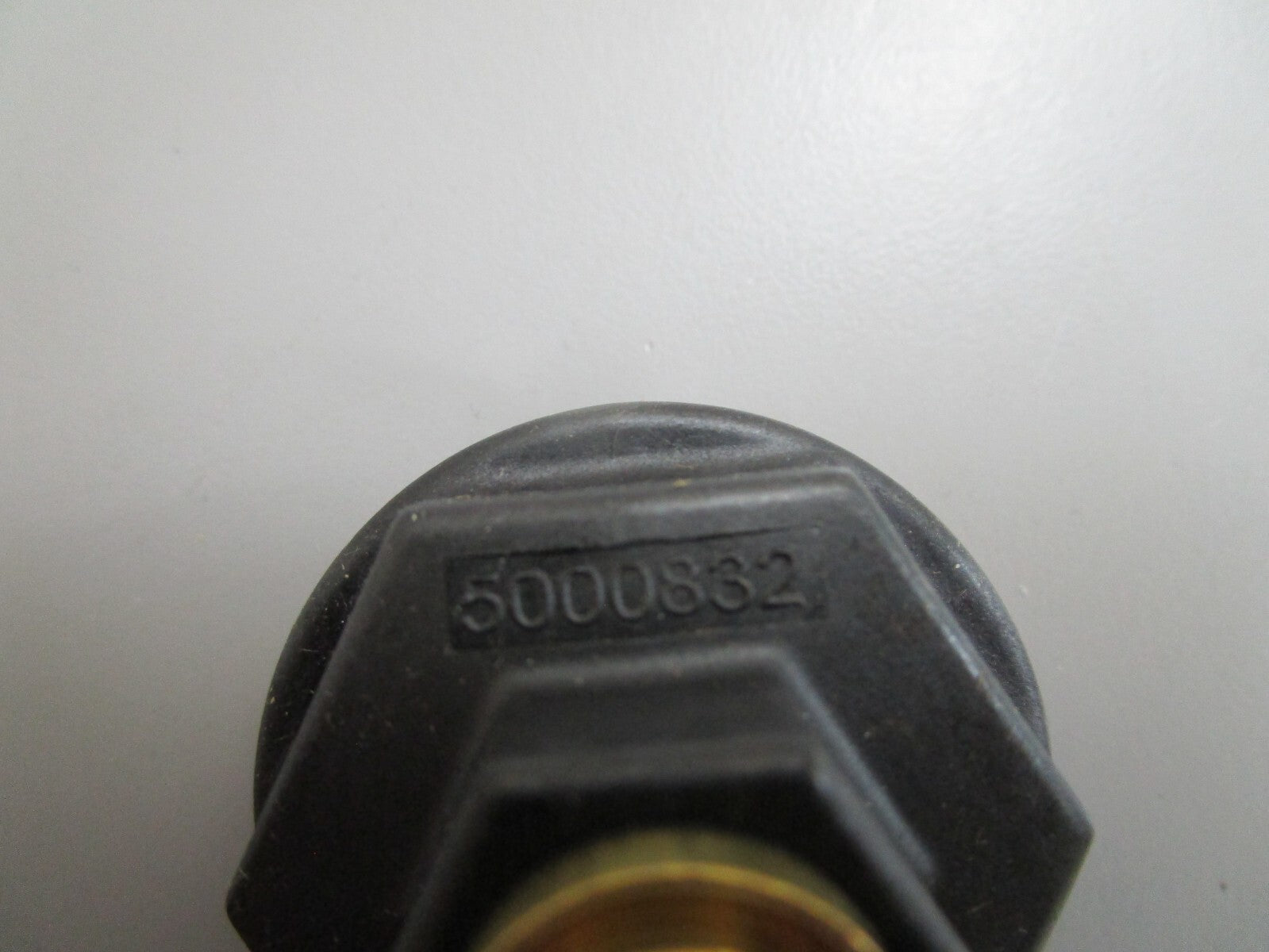 *NEW OEM* 0820 OMC Johnson Evinrude Thermostat Cover Ay 5000832