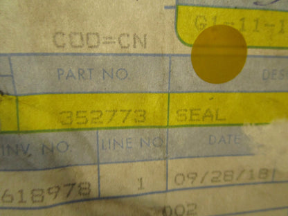 *NEW OEM* 0810 OMC Johnson Evinrude Seal 352773 0352773