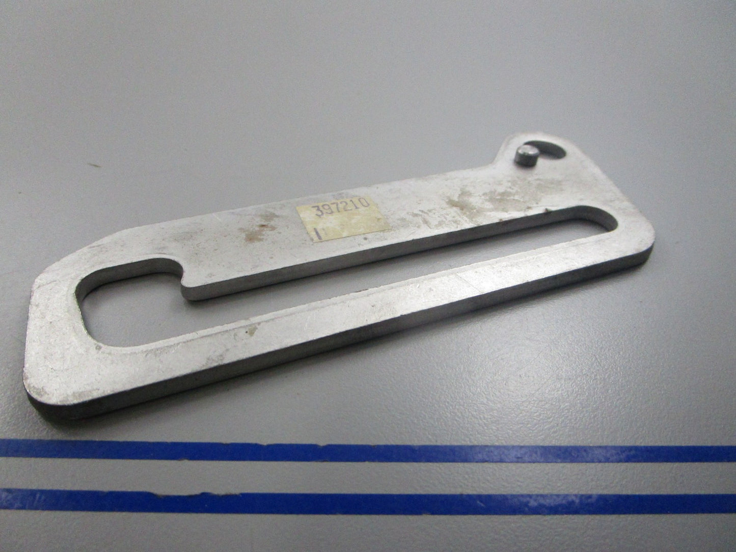 NEW OEM 397210 0397210 OMC Johnson Evinrude Bracket 0810