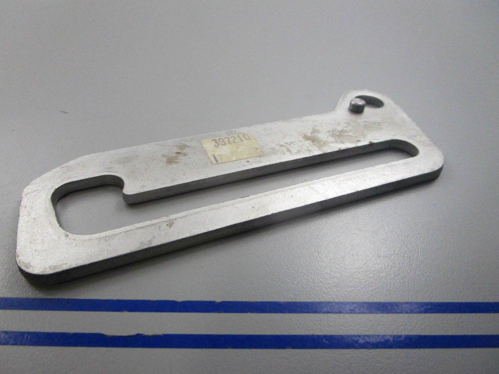 NEW OEM 397210 0397210 OMC Johnson Evinrude Bracket 0810