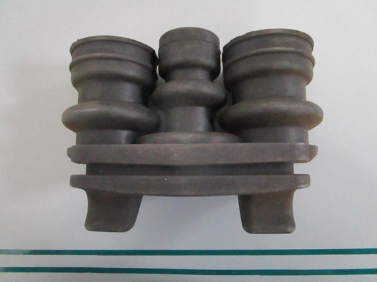 NEW OEM 433475 0433475 OMC Johnson Evinrude Grommet & Insert 0820