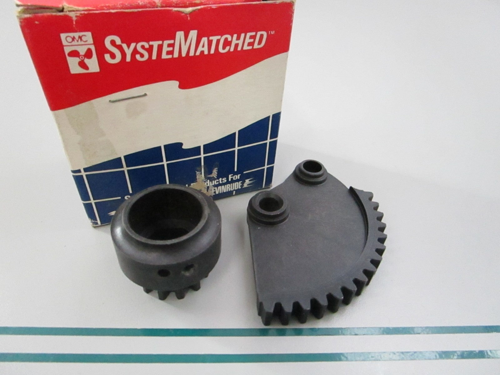 NEW OEM 393124 0393124 OMC Johnson Evinrude Steering Gear 0810