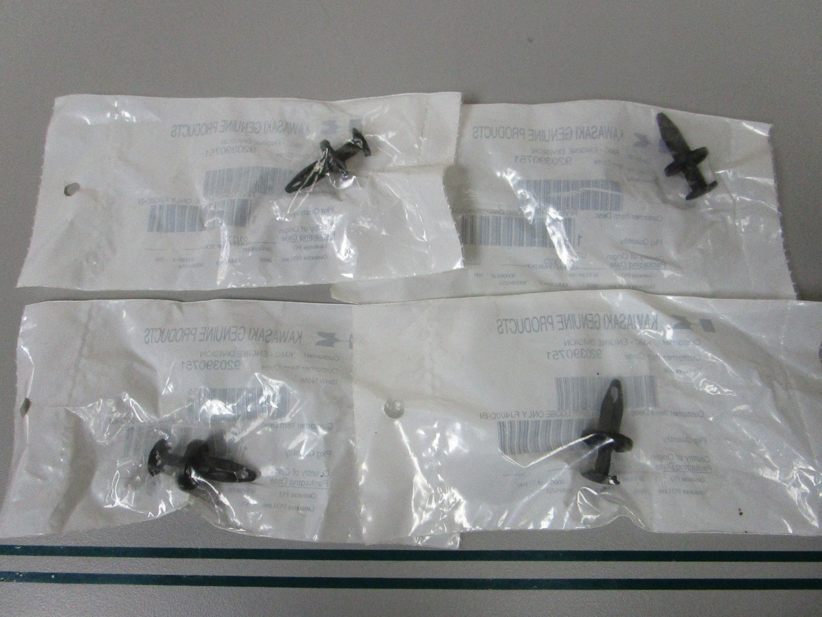 NEW OEM (LOT OF 4) 920390751 Kawasaki Rivet Guard 0810