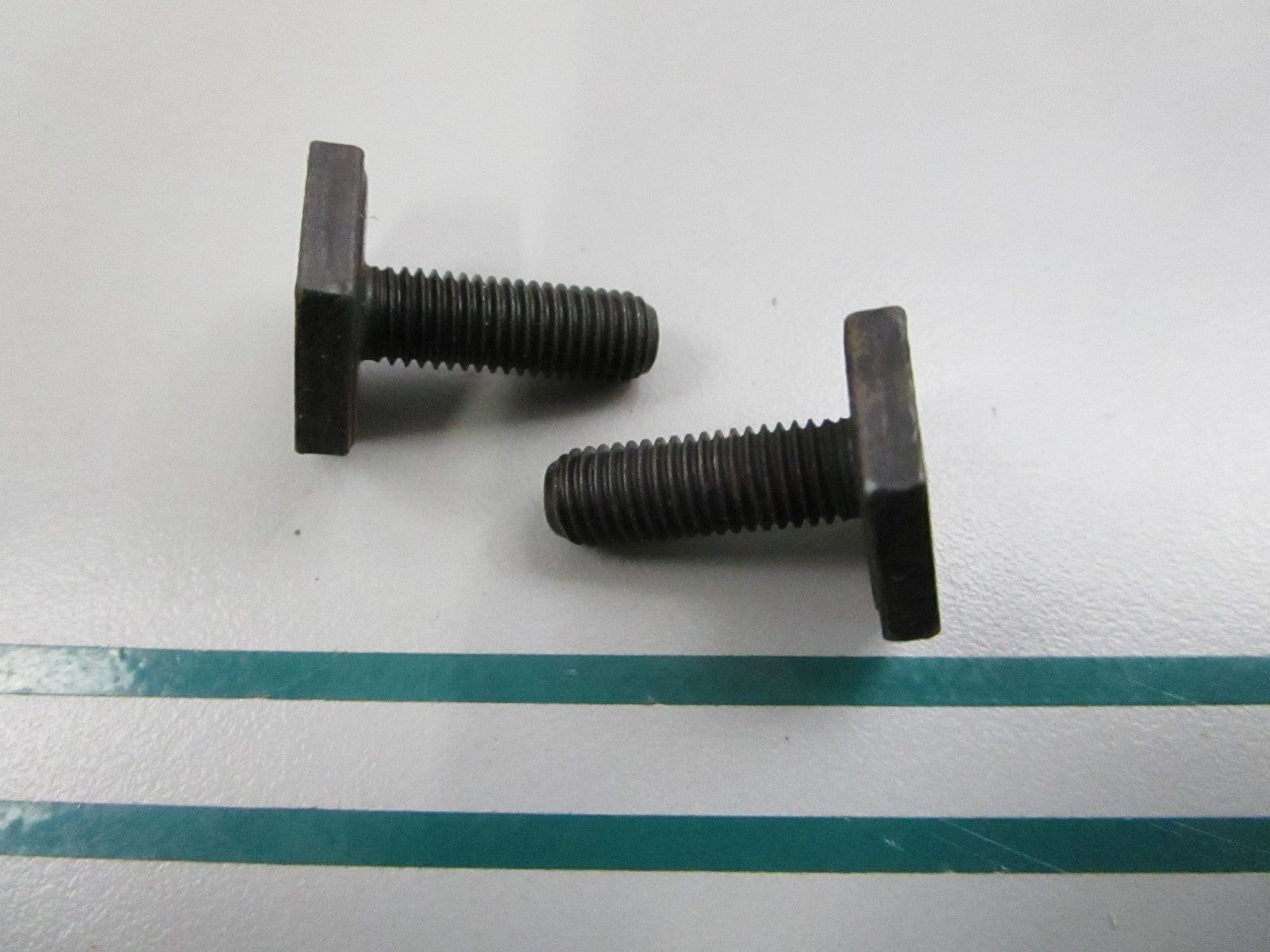 NEW OEM 10-20925 2 Mercury Quicksilver 2 Screw Set 0810