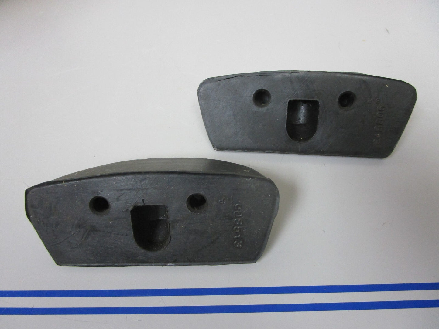 *NEW OEM* (LOT OF 2) 0810 OMC Johnson Evinrude Bumper 908513 0908513
