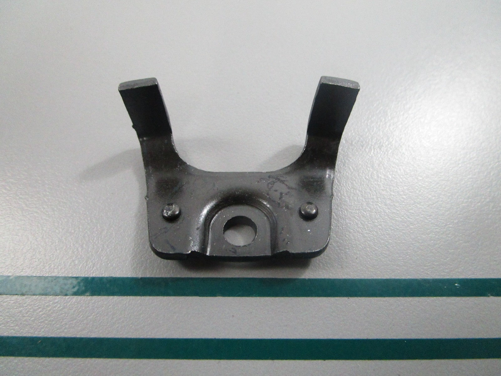 NEW OEM 690593 Briggs & Stratton Oil Fill Bracket 0810