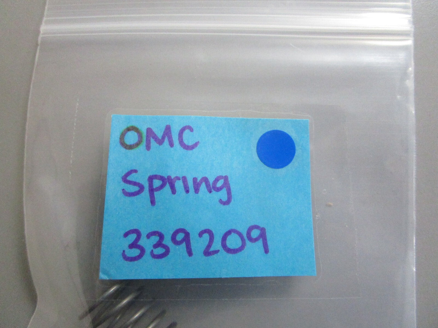 *NEW OEM* 0810 OMC Johnson Evinrude Spring 339209 0339209