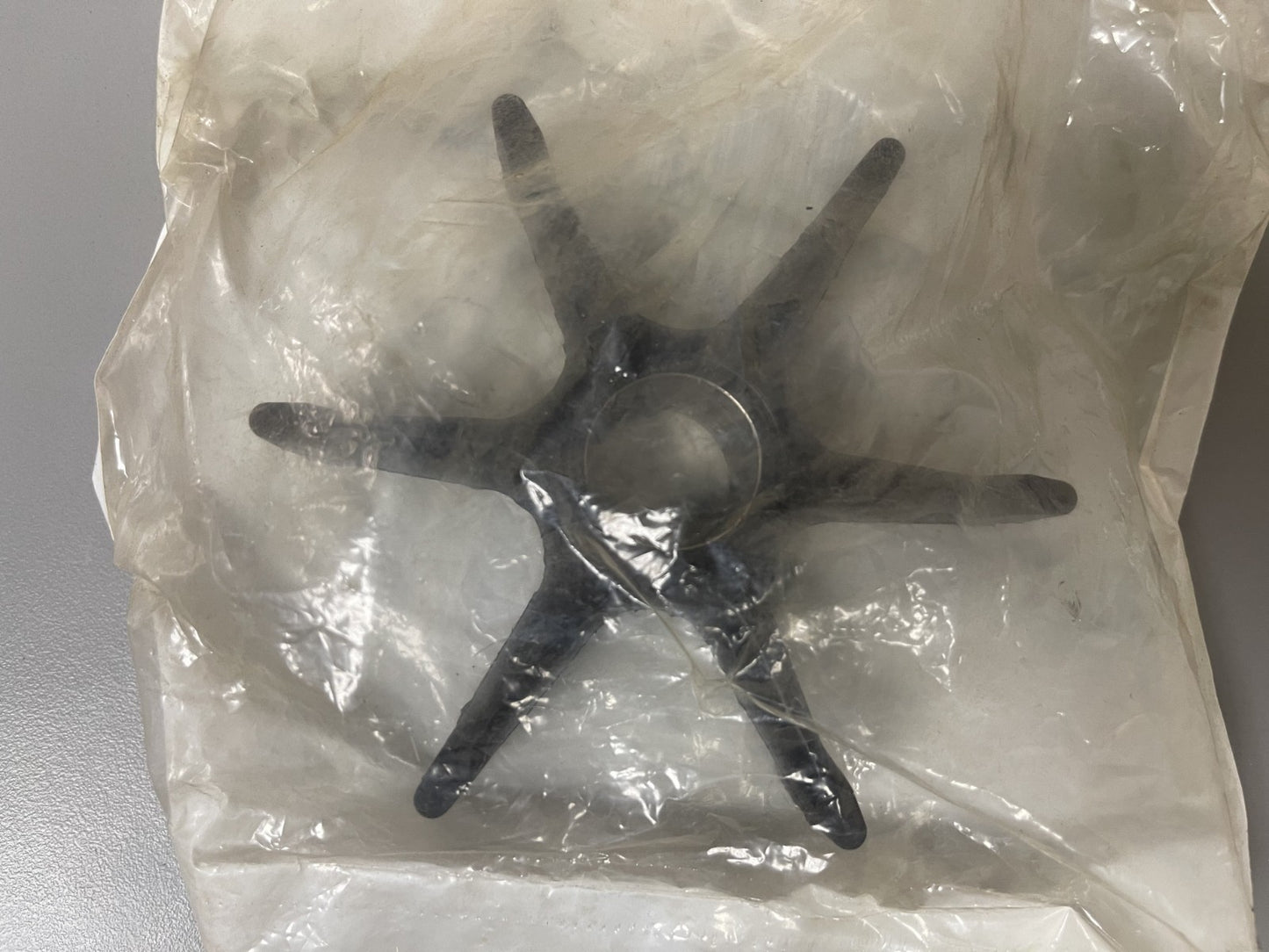 NEW OEM 379475 Johnson Evinrude Impeller 0670