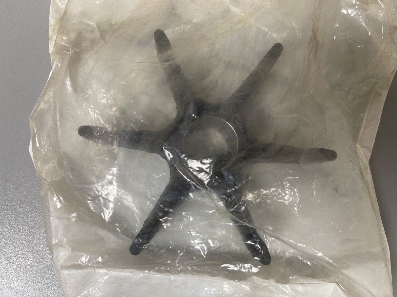 NEW OEM 379475 Johnson Evinrude Impeller 0670
