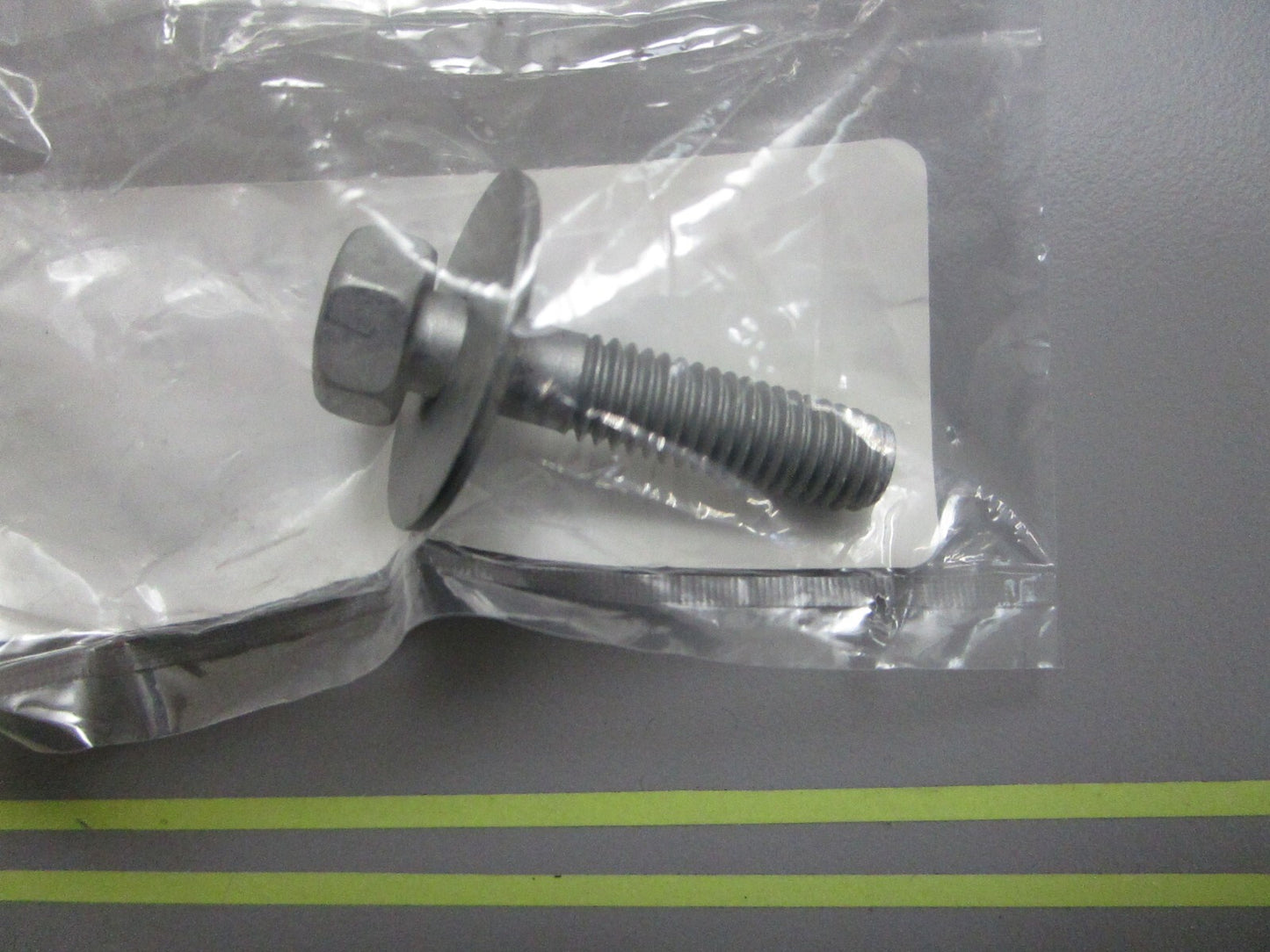 *NEW OEM* 0810 Yamaha Bolt w/ Washer 90119-08187-00