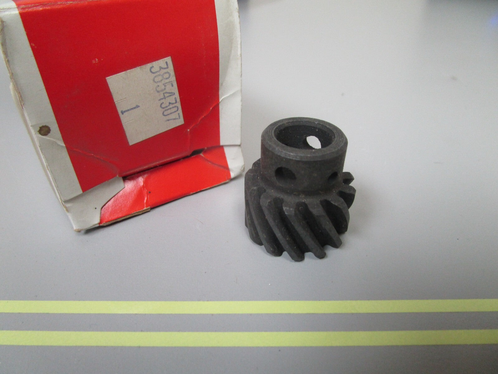 *NEW OEM* 0810 OMC Volvo Drive Gear 3854307