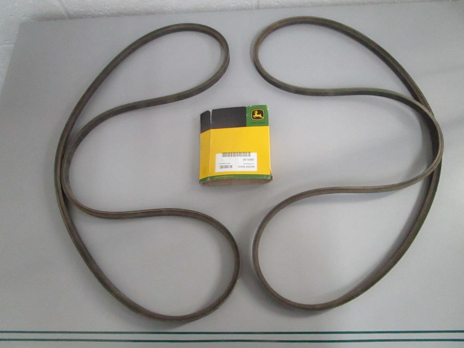 NEW OEM RE12086 John Deere Belt Set 0820