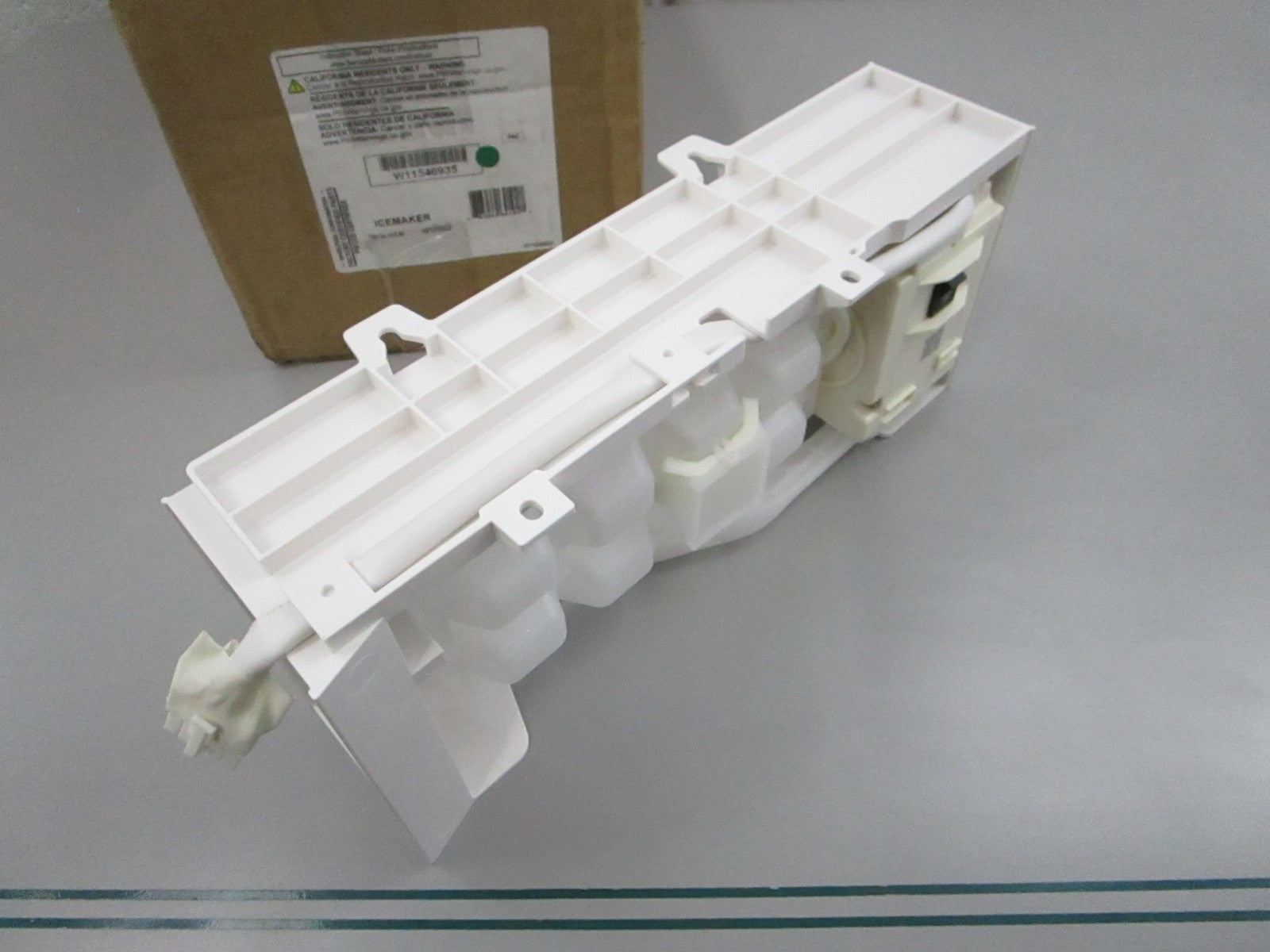 NEW OEM W11546935 Whirlpool Ice Maker 0810
