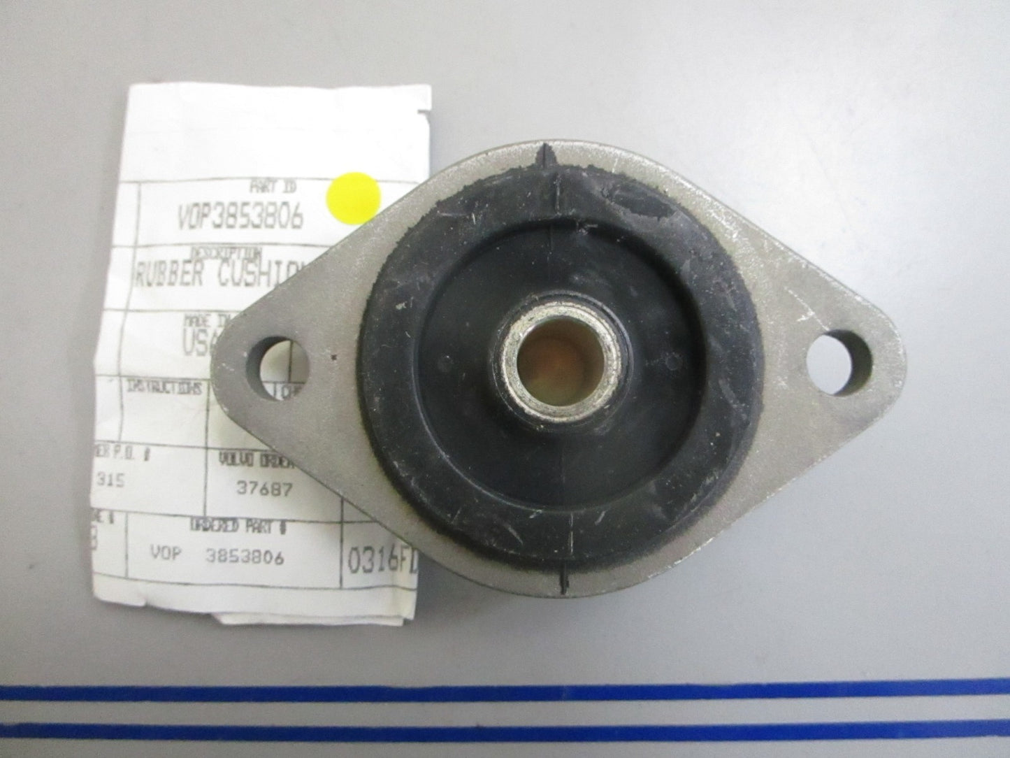 *NEW OEM* 0820 Volvo Penta Rubber Cushion 3853806