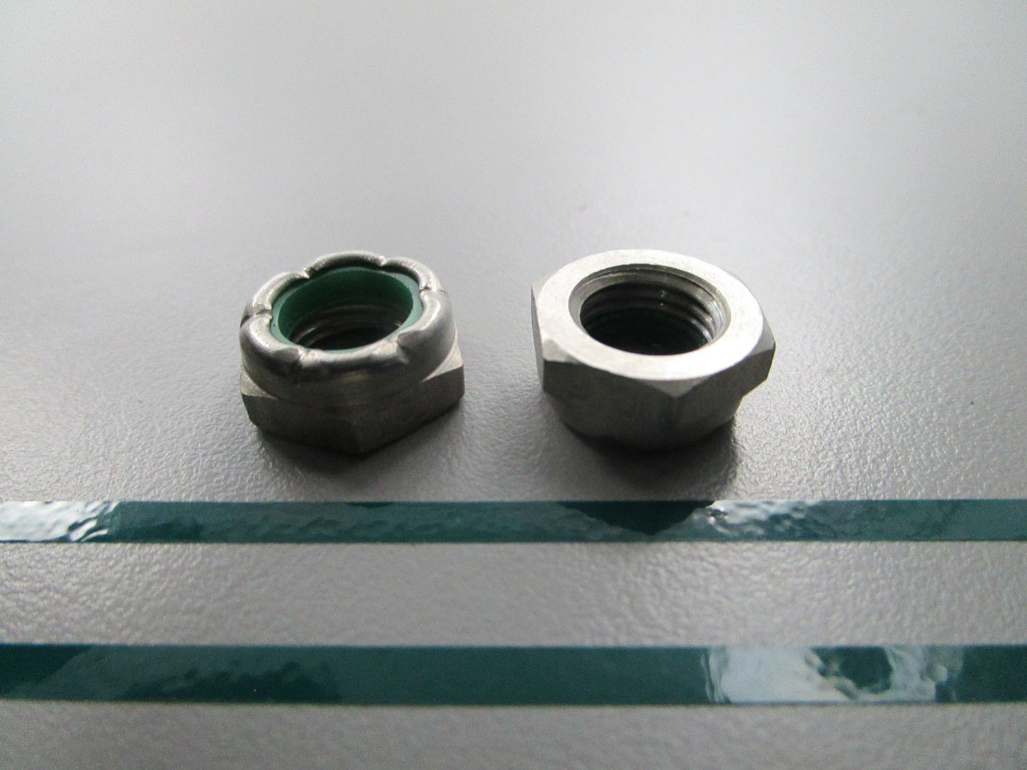 NEW OEM (LOT OF 2) 315077 0315077 OMC Johnson Evinrude Locknut 0810