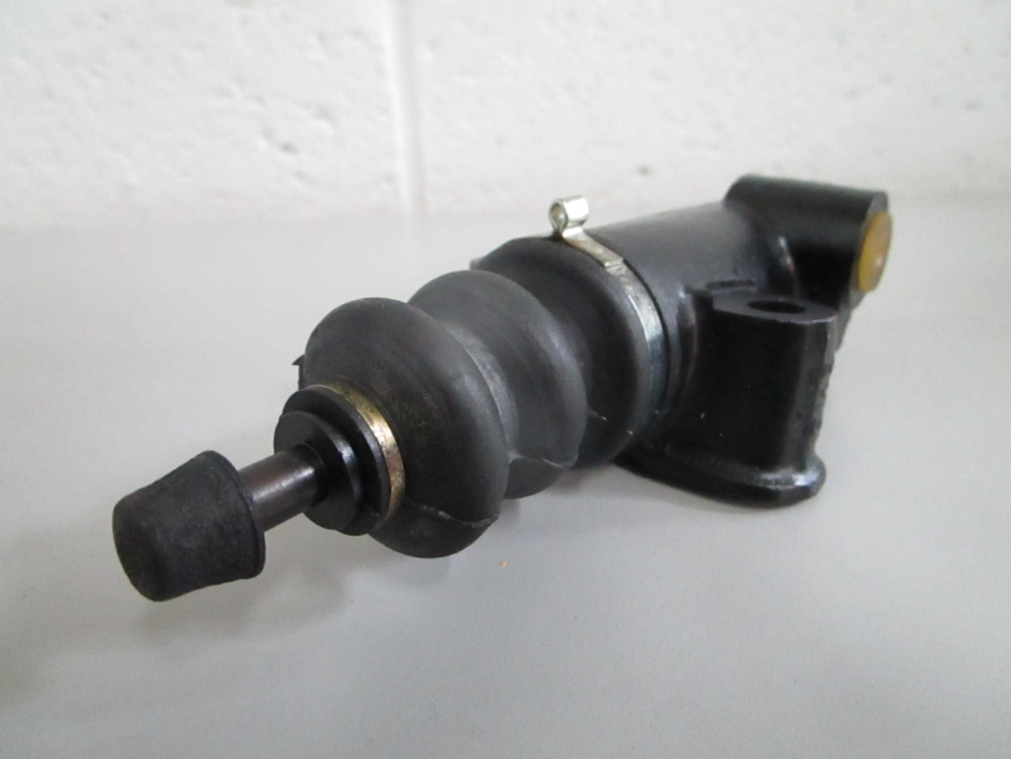 NEW OEM 0002954207 Mercedes-Benz Slave Cylinder 0820