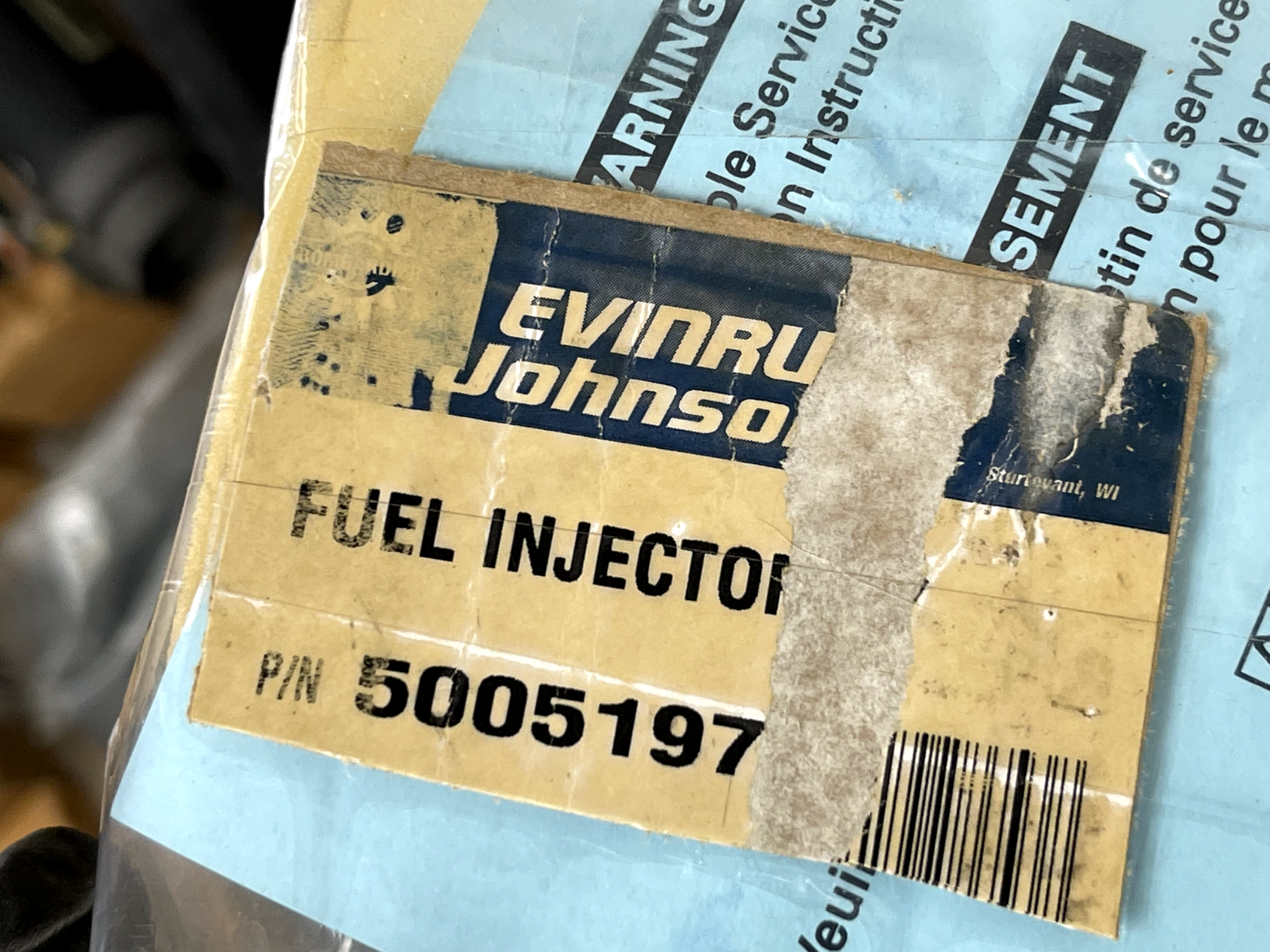 *NEW OEM* 0670 Johnson Evinrude 02' - 05' 200 225 250 hp STBD Fuel Injector Ay