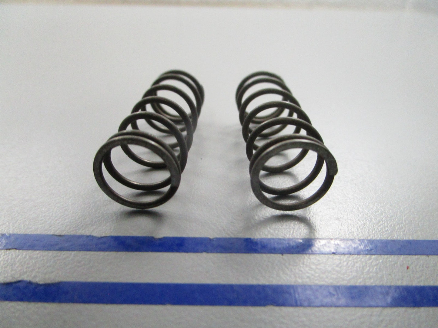 NEW OEM (LOT OF 2) 305573 0305573 OMC Johnson Evinrude Shift Spring 0810
