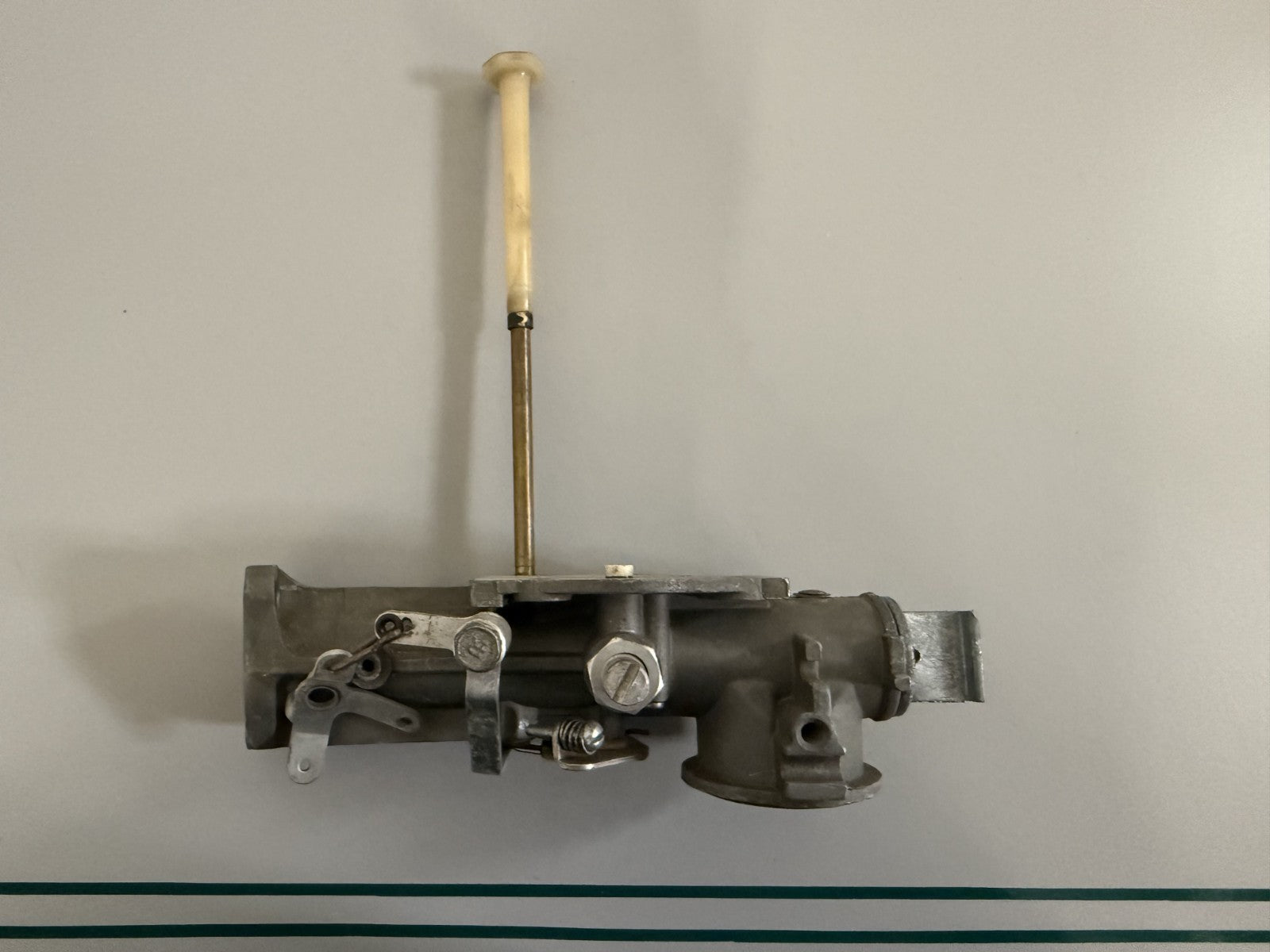 NEW OEM 390161 Briggs & Stratton Carburetor 0820