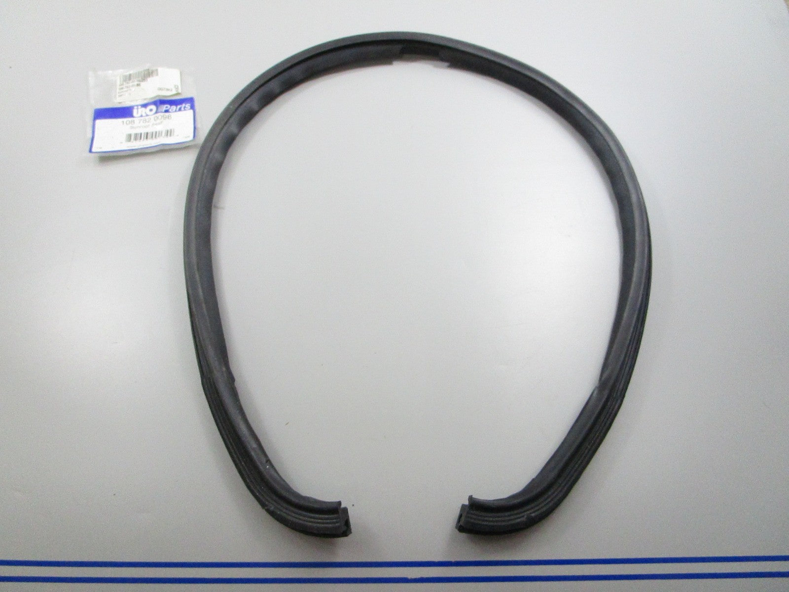 *NEW* 0810 URO Sunroof Seal 1087820098