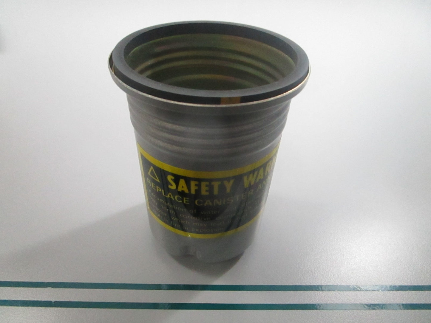 NEW OEM 981911 0981911 OMC Johnson Evinrude Fuel Canister 0810