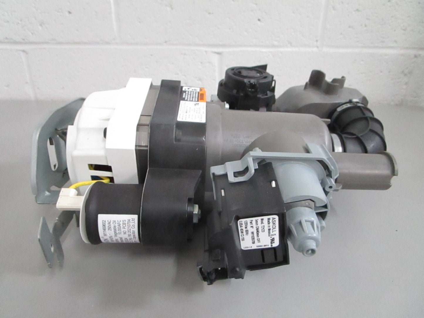 Whirlpool W11416363 NEW OEM Dishwasher Pump Motor Assembly Maytag MDB4949 0820