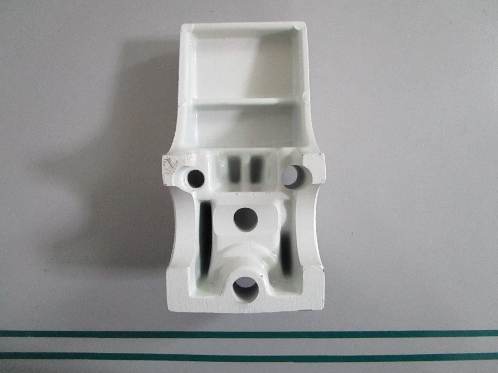 NEW OEM 54221-93911-Z11 Suzuki Port Lower Mount Cover 0820
