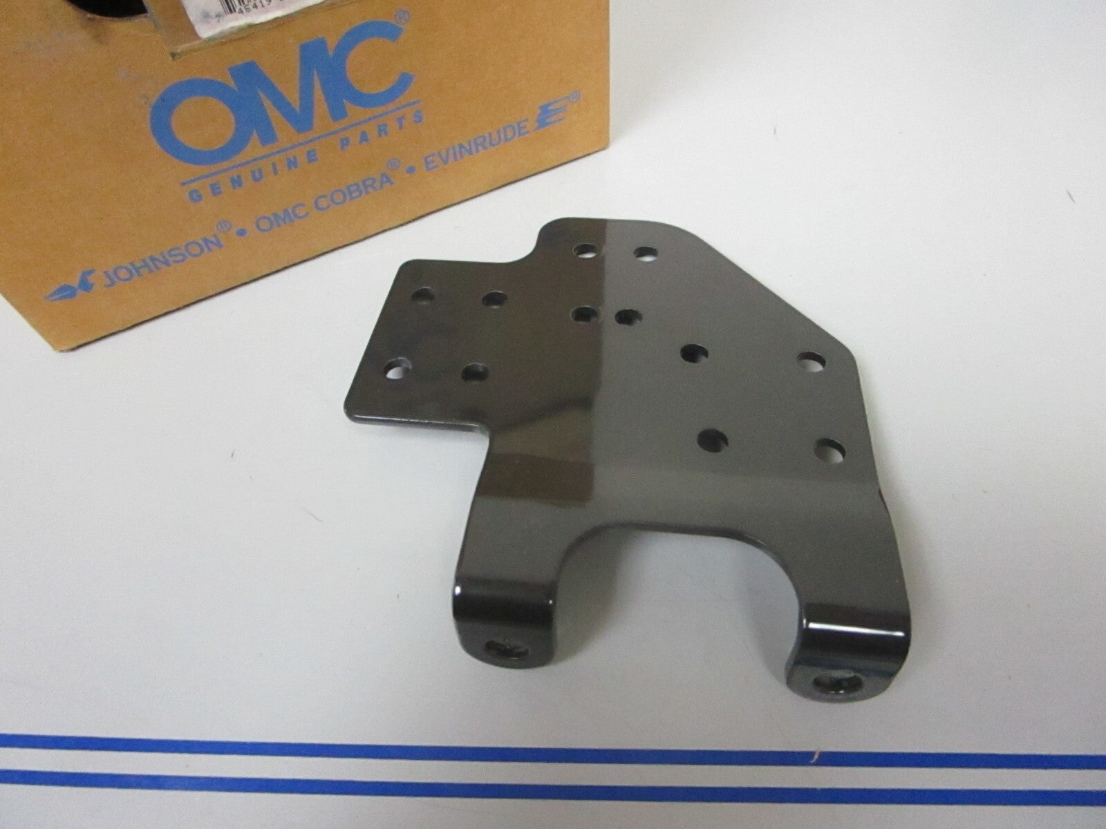 *NEW OEM* 0720 OMC Johnson Evinrude Volvo Bracket 3857411