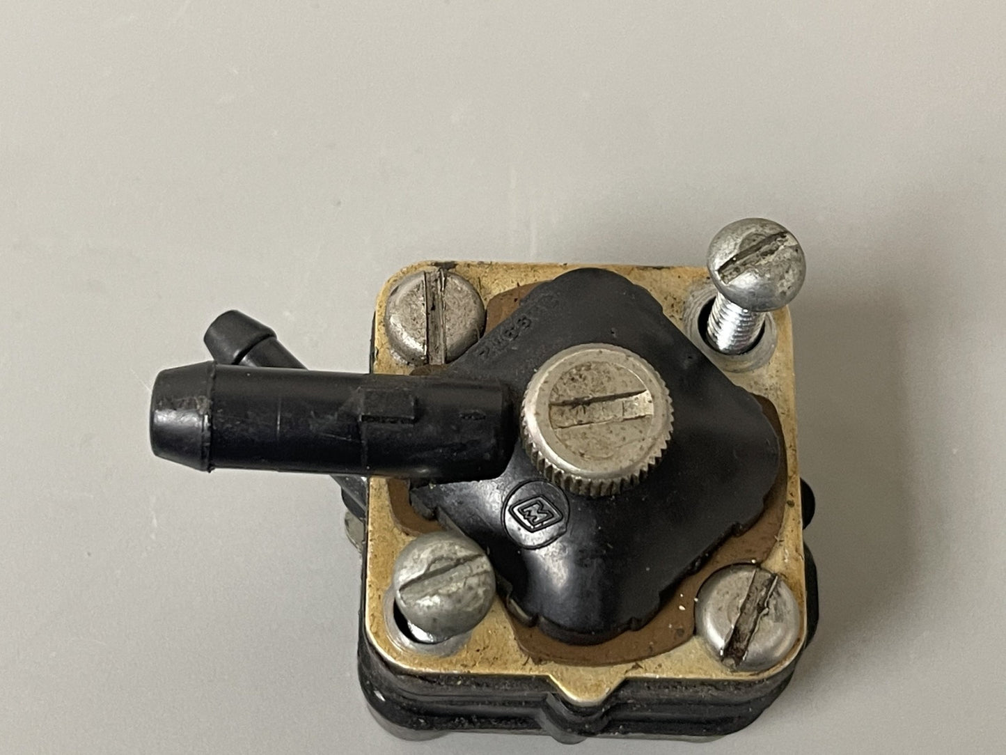 NEW OEM 386979 Johnson Evinrude Fuel Pump 0670