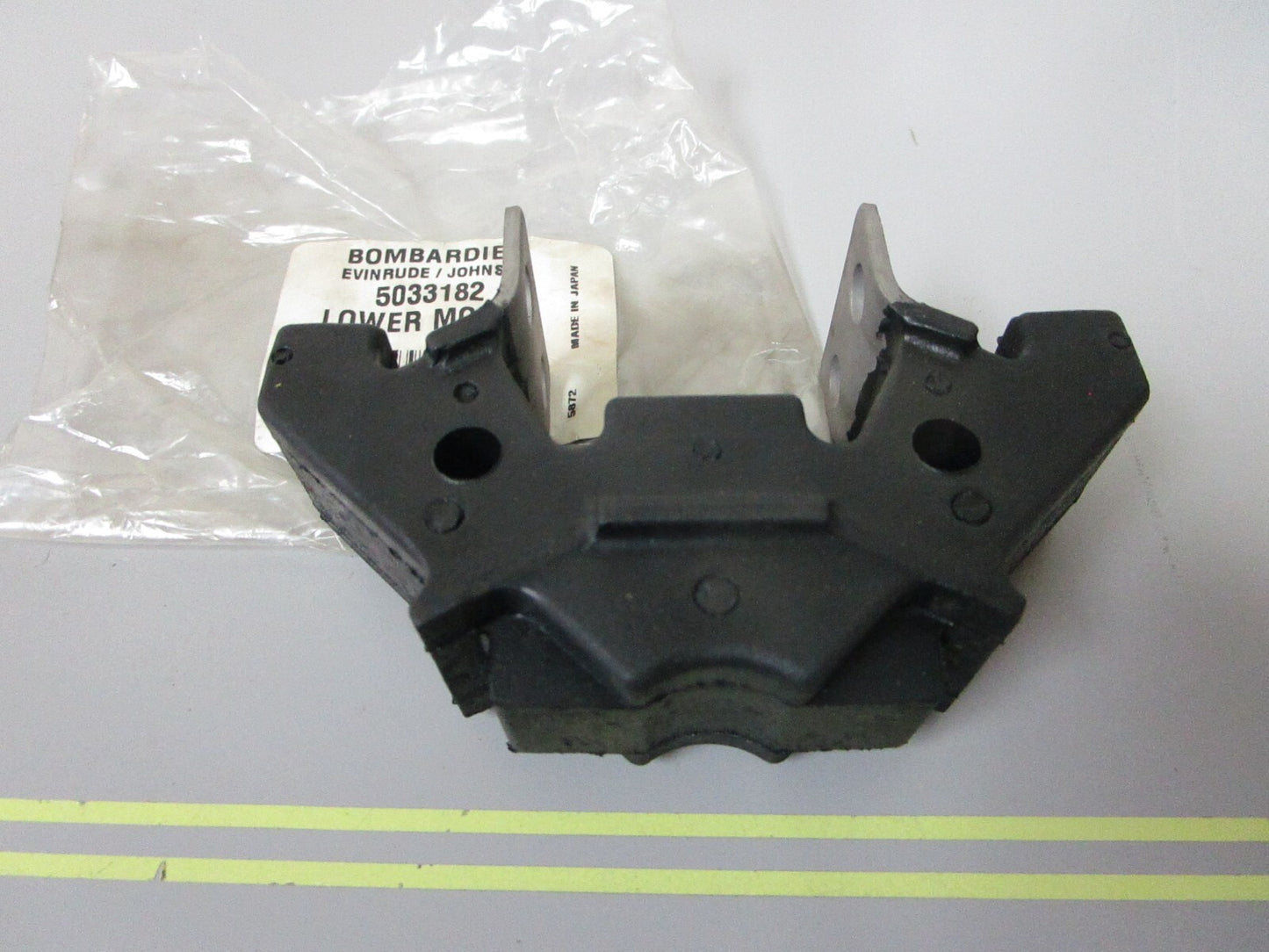 *NEW OEM* 0720 OMC Johnson Evinrude Lower Mount 5033182