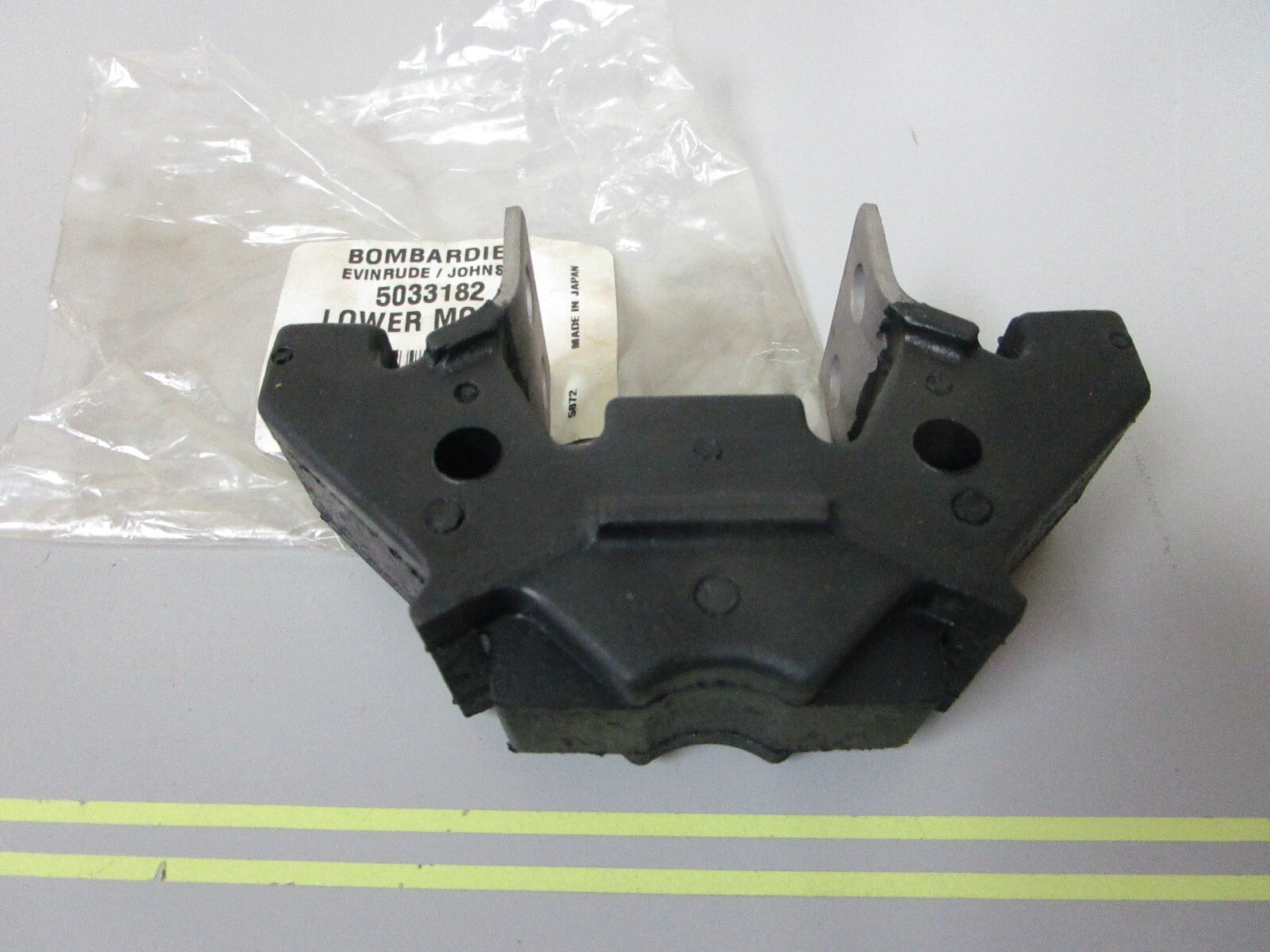 *NEW OEM* 0720 OMC Johnson Evinrude Lower Mount 5033182
