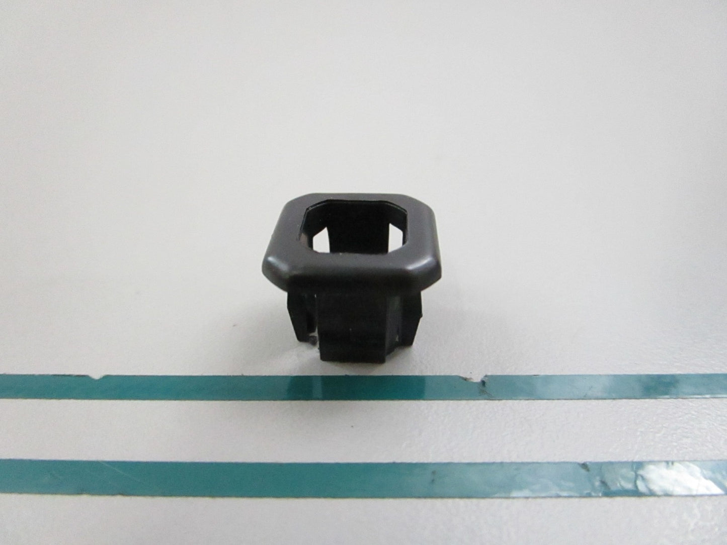 NEW OEM 320731 0320731 OMC Johnson Evinrude Grommet 0810